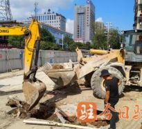 女孩操逼高潮视频高温下的坚守｜道路建设者用汗水铺就畅通路